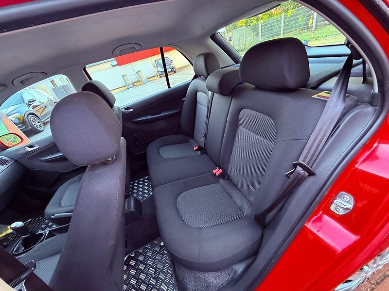Škoda Fabia 1.2 HTP 12V, ČR, 1.Maj - fotka 11 z 19