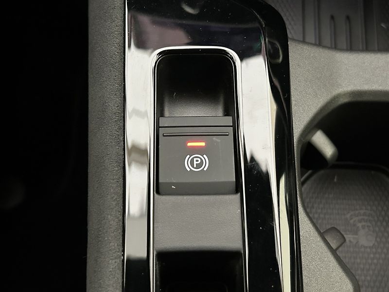 Škoda Superb 2.0 TDI SportLine - fotka 15 z 27