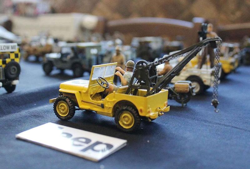 Jaroslav Žampach z Teplic staví raritní modely amerických Jeepů v měřítku 1:35. Jeho kolekce má v současnosti tři desítky exemplářů.