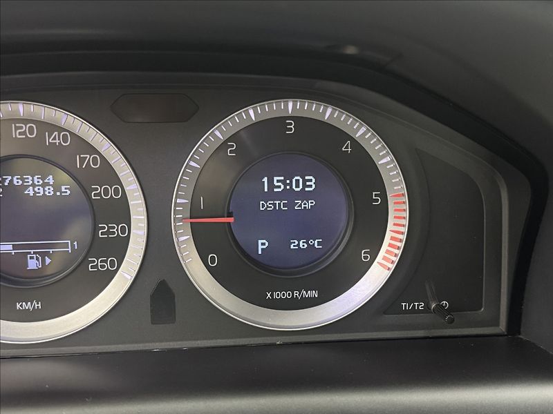 Volvo XC60 2,4 D3 4X4 AUT. VÝHŘEV LED ČR - fotka 15 z 40