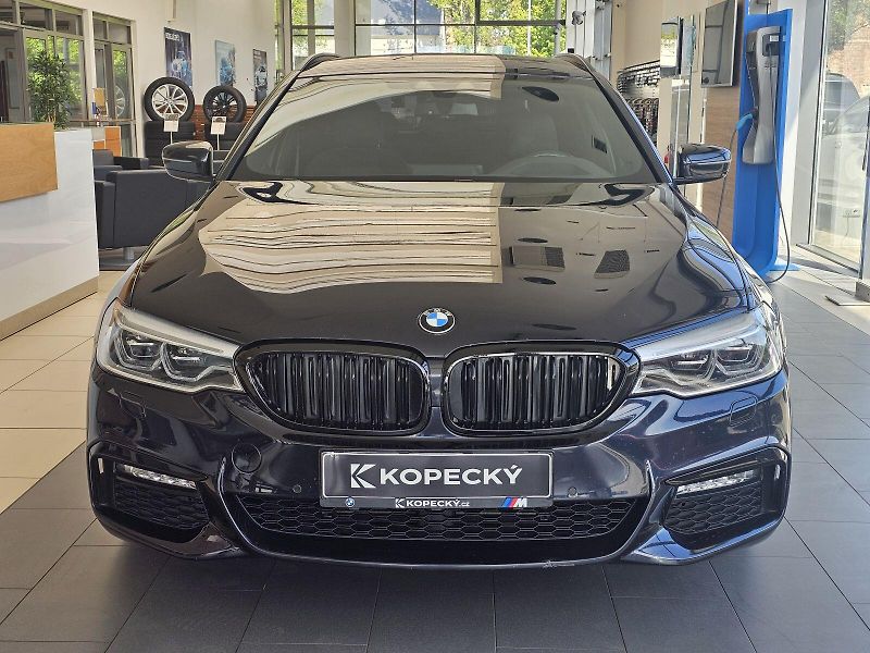 BMW Řada 5 540d xDrive - fotka 2 z 26