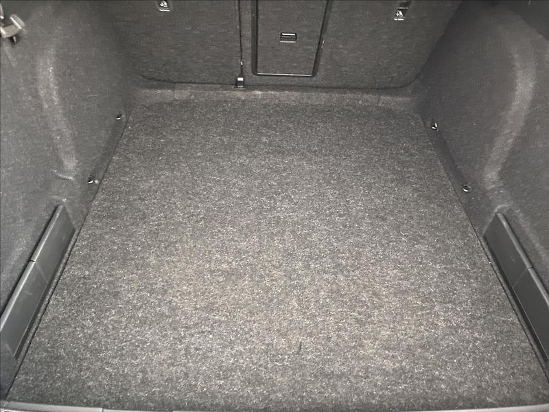 Škoda Superb 2,0 TDI 110kW Style Combi DSG - fotka 23 z 29