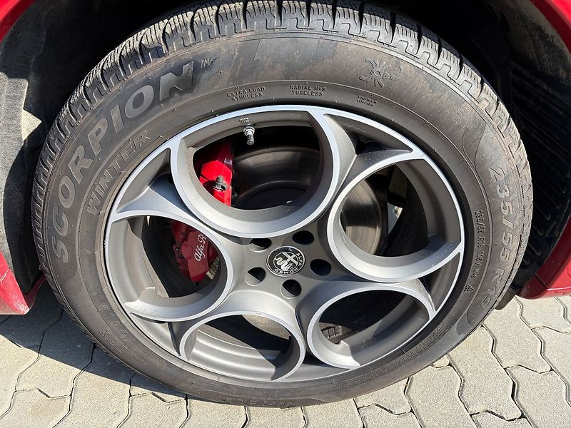 Alfa Romeo Stelvio 2.0T 280k AWD Veloce AT8 - fotka 11 z 11