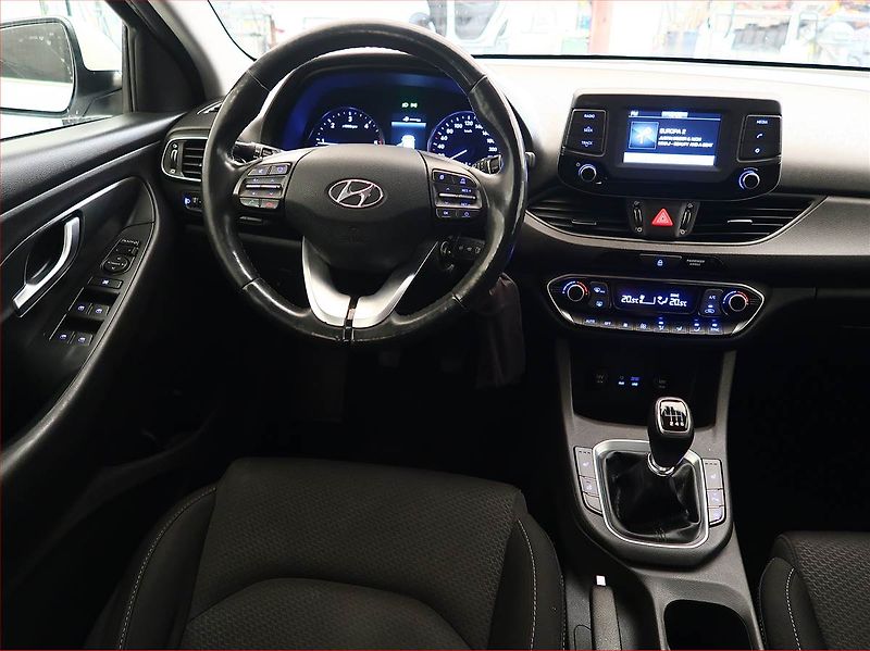 Hyundai i30 (2018) 1.6 CRDi, Tempomat - fotka 7 z 17