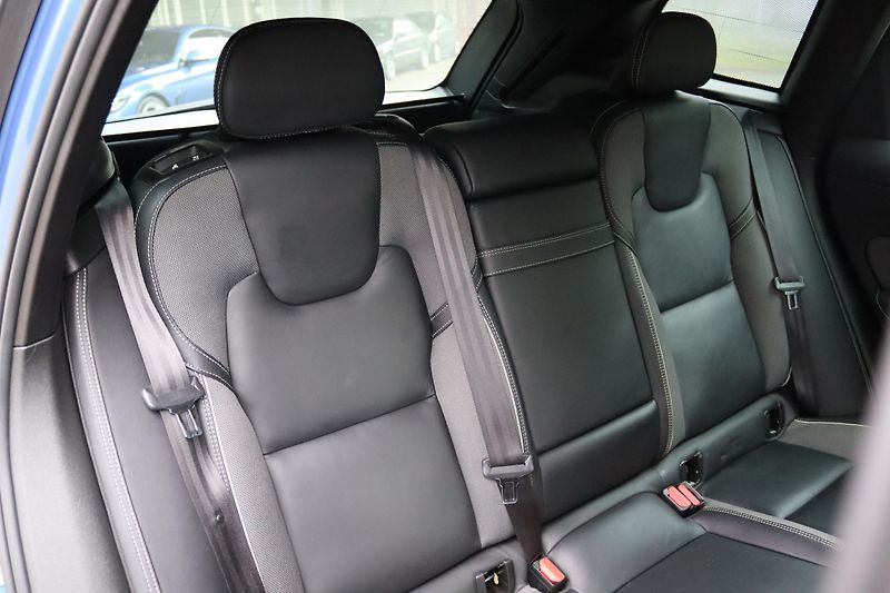 Volvo XC60 VOLVO XC60 T8 TWIN ENGINE R-DE - fotka 29 z 35