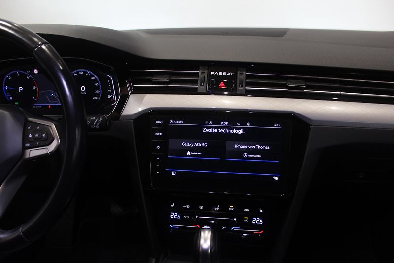 Volkswagen Passat (2021) 2.0TDI DSG Display LED - fotka 31 z 34