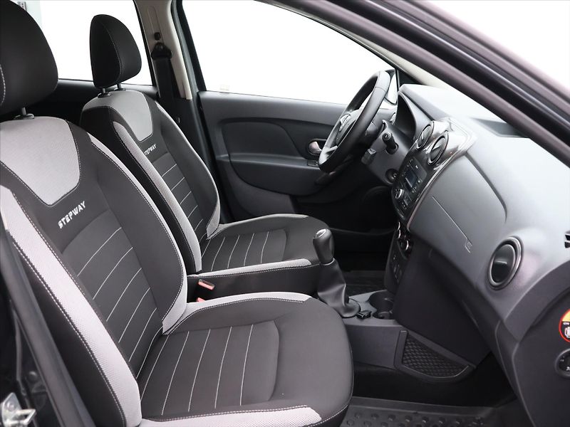 Dacia Logan 0,9 TCe 66kW CZ Stepway 1.Maj. - fotka 12 z 29