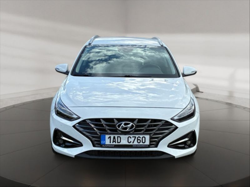 Hyundai i30 1,5 T Family Smart AT - fotka 3 z 9