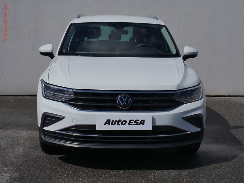 Volkswagen Tiguan (2021) 1.5 TSi, 1.maj,ČR, Life, LED - fotka 2 z 26