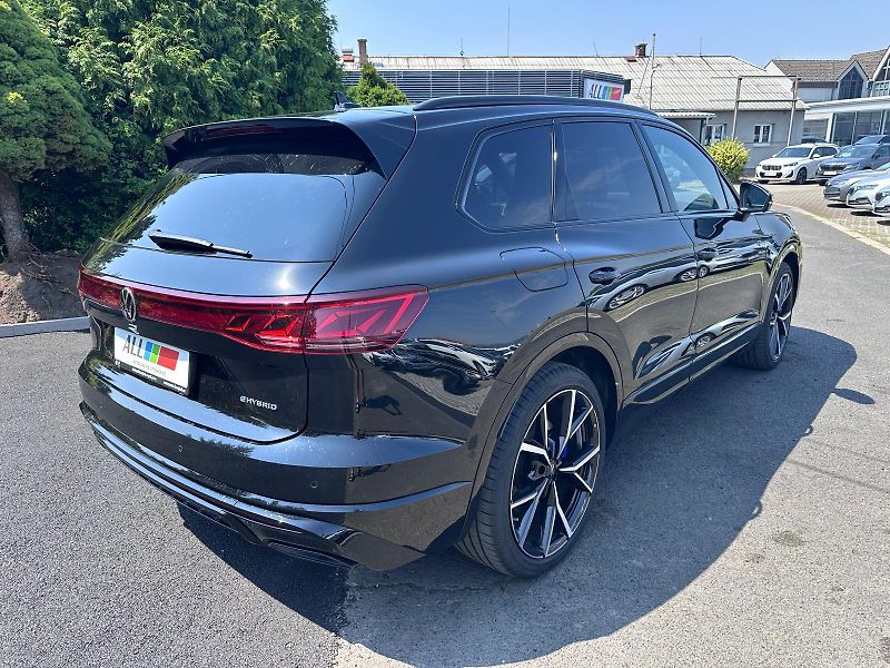 Volkswagen Touareg R 3.0 TSI 250kW - fotka 2 z 21