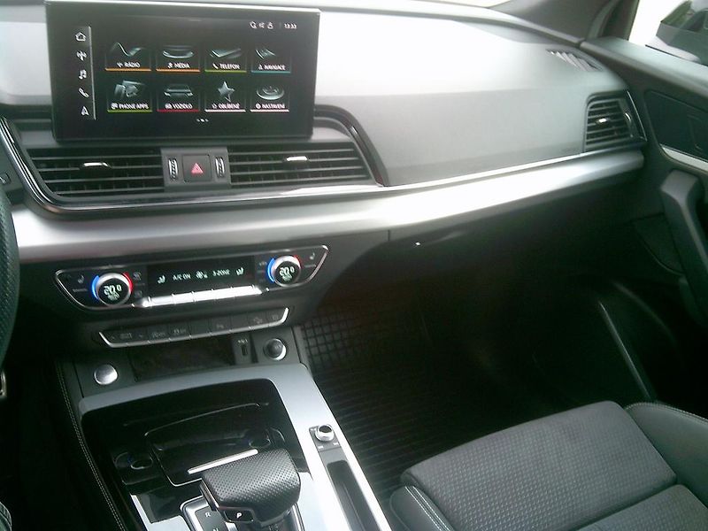 Audi Q5 (2023) 2.0 TDi  S LINE 40  150kW - fotka 11 z 16