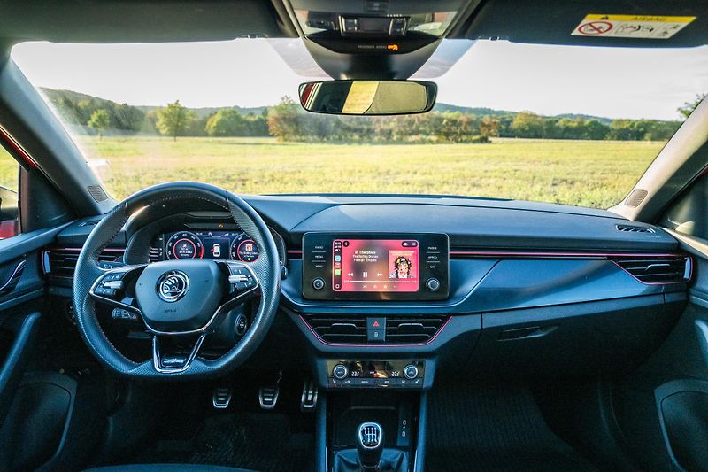 Škoda Scala (2021) Monte Carlo 1.5 TSI, TOP stav - fotka 2 z 29