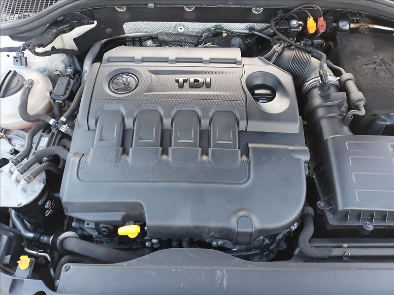 Škoda Octavia 2,0 TDI,RS,NAVIGACE,KLIMA,AUT. - fotka 28 z 49