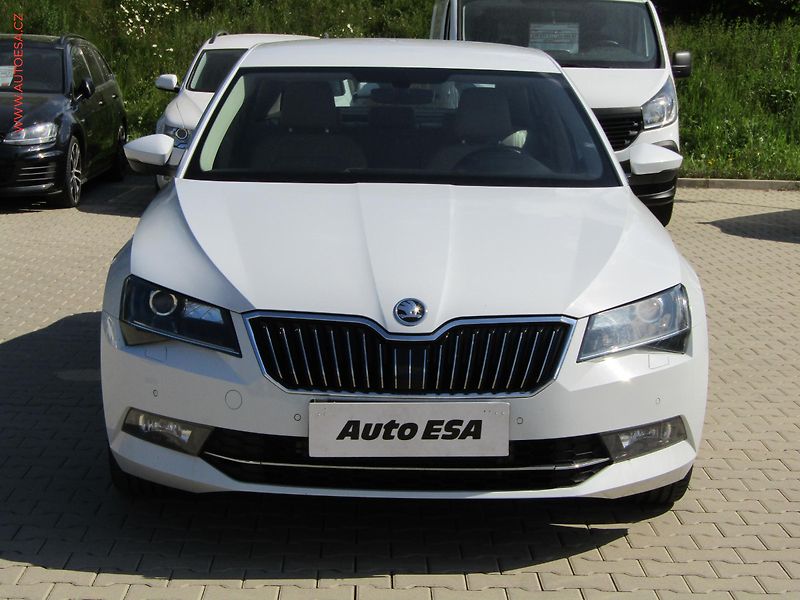 Škoda Superb (2016) 2.0 TDi 4x4, ČR, L&K, DSG - fotka 2 z 23