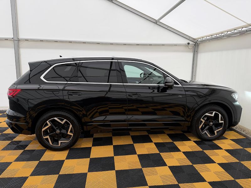 Volkswagen Touareg 3.0Tdi*1-MAJ*DPH*R-LINE*HUD* - fotka 8 z 51