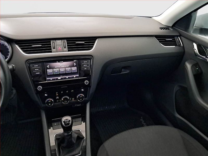 Škoda Octavia (2019) 1.5 TSI, Tempomat - fotka 8 z 16
