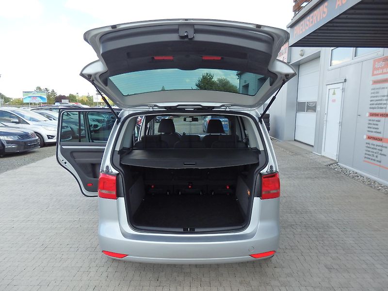 Volkswagen Touran 1,4TSi DIGI KLIMA, SERVIS KN - fotka 8 z 18