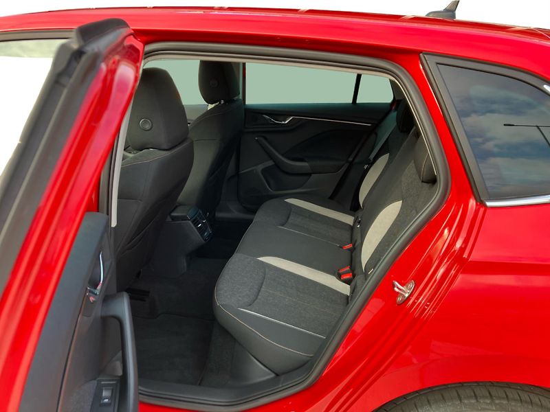 Škoda Scala 1.0 TSI 85 kW TOP SELECTION - fotka 12 z 30