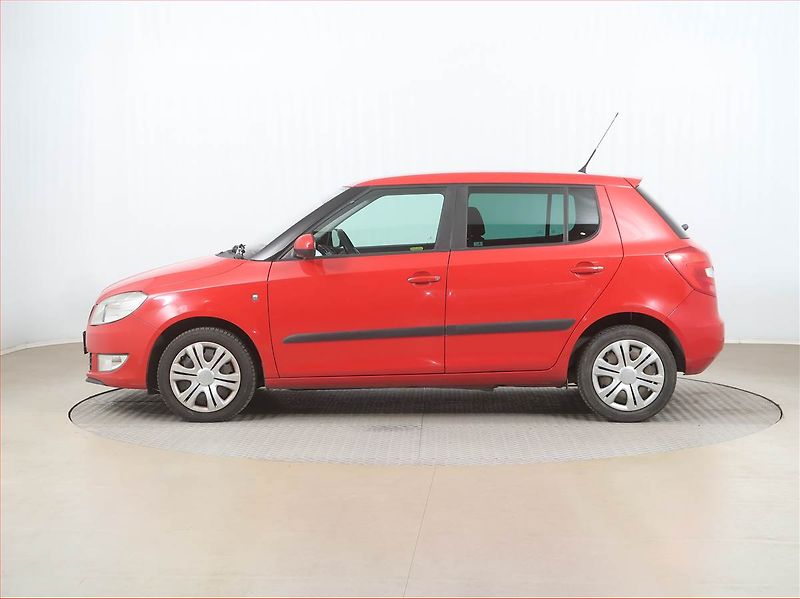 Škoda Fabia (2010) 1.2, rezervace - fotka 3 z 12
