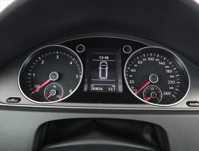Volkswagen Passat (2011) Highline 2.0 TDI, Serv.kniha - fotka 9 z 17