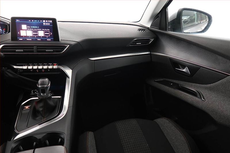 Peugeot 3008 (2017) 1.6 BlueHDi, Serv.kniha, Navi - fotka 8 z 19