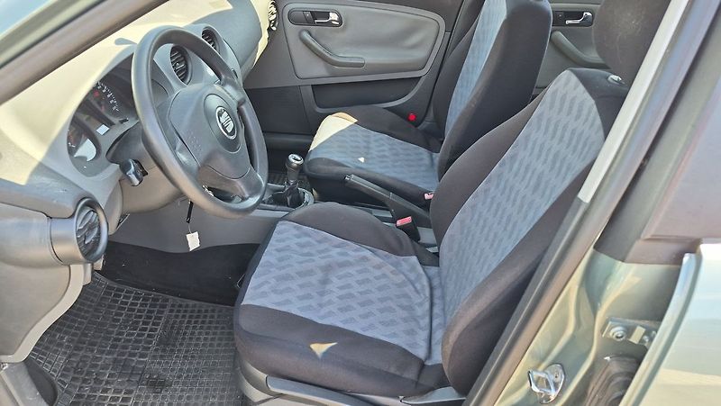 Seat Ibiza 1,4 16V 55 kW - fotka 9 z 17