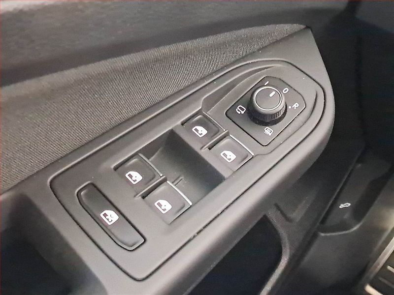 Volkswagen Golf (2023) Life 1.5 TSI, Navi, Tempomat - fotka 17 z 18