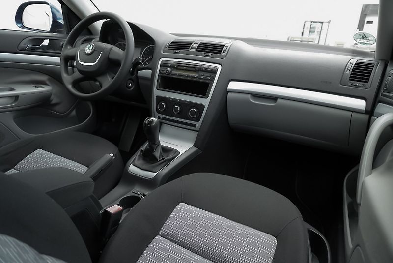 Škoda Octavia 1.4 MPI AMBIENTE - fotka 18 z 26