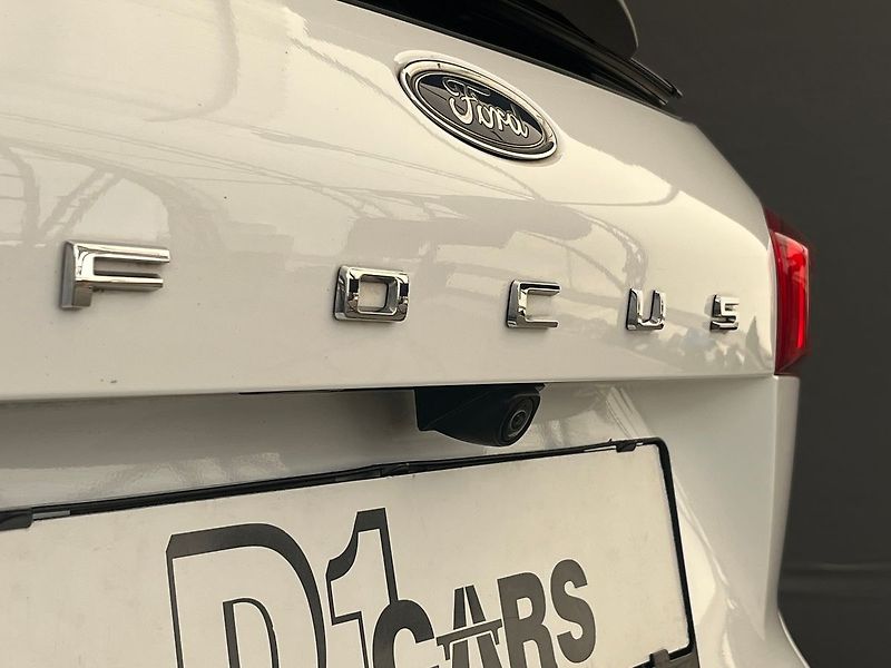Ford Focus 2.0 EB Titanium LED - fotka 34 z 66