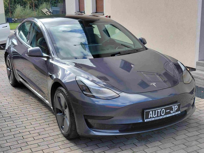 Tesla Model 3 RWD LED ACC 18ALU SOH 91,1% - fotka 2 z 19