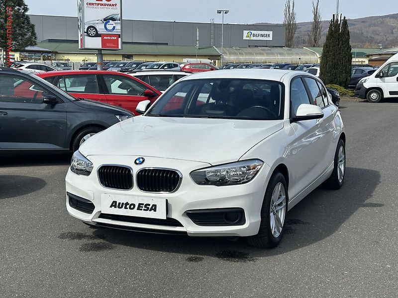 BMW Řada 1 (2015) 1.5i 116i, Klima - fotka 3 z 21