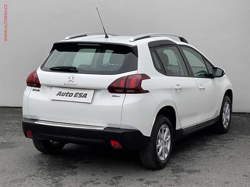 Peugeot 2008 (2017) 1.2 PT, ČR, GT Line - fotka 4 z 18