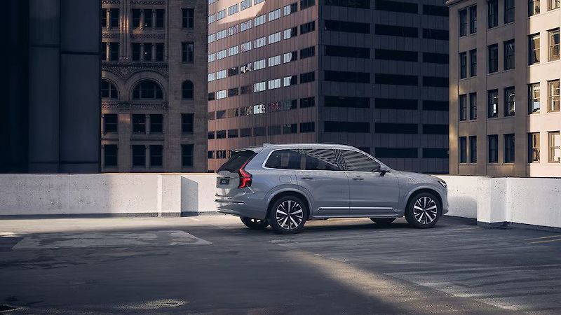 Volvo XC90 (2026) CORE, T8 AWD, 228+107 kW / 310 - fotografie inzerátu