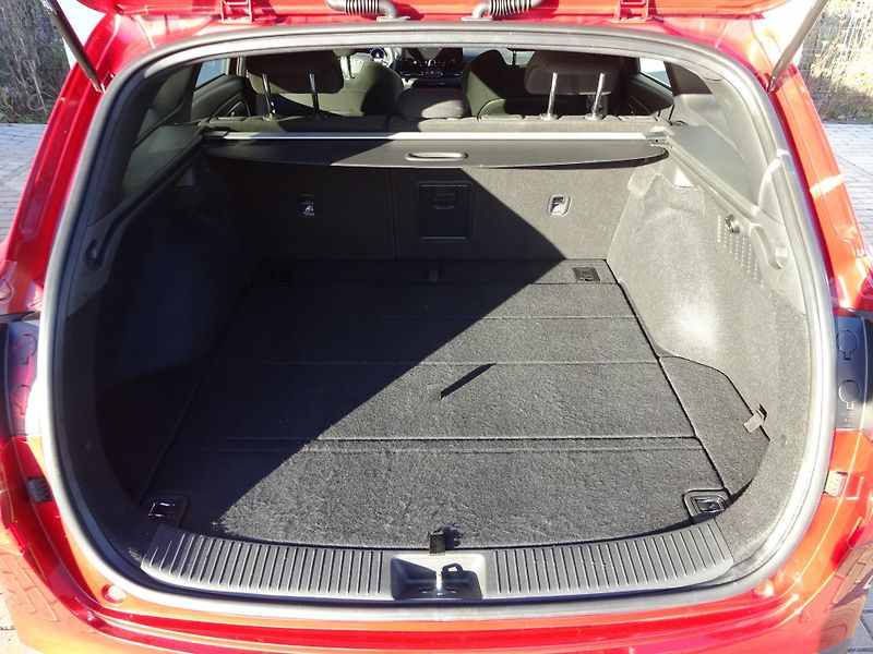 Hyundai i30 1.5 T-GDI 103kW DCT N-Line - fotka 12 z 20