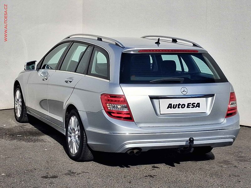 Mercedes-Benz Třídy C (2013) 1.6 C180, AT, TZ, šíbr - fotka 6 z 18
