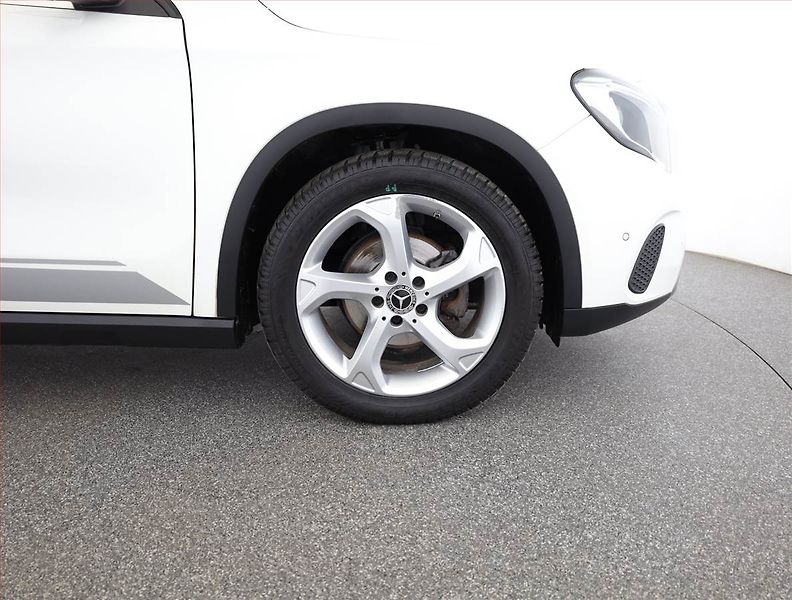 Mercedes-Benz GLA (2019) 200 d 4MATIC, 4X4 - fotka 19 z 19