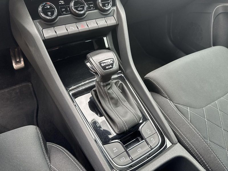 Škoda Karoq (2022) 2.0 TSI 4x4 DSG SportLine - fotka 29 z 35