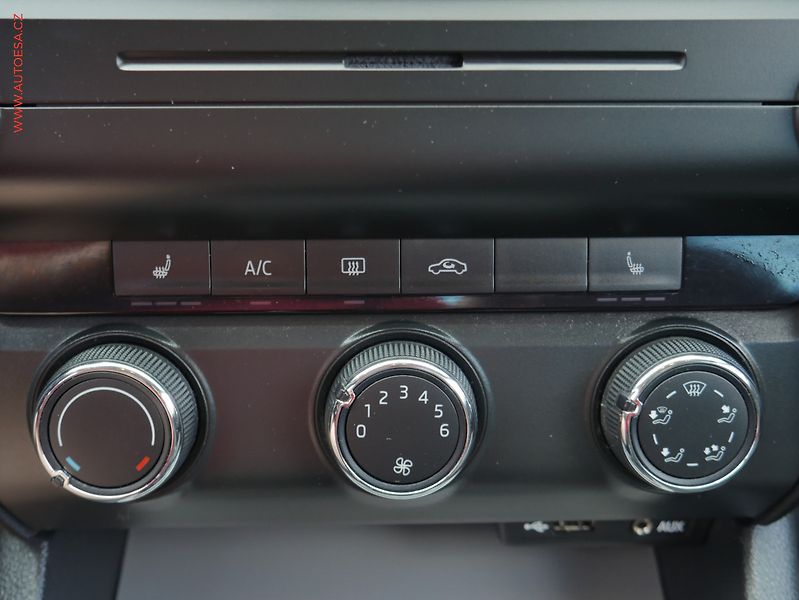 Škoda Octavia (2014) 1.2 TSI, ČR, AC, výhřev sed - fotka 13 z 18