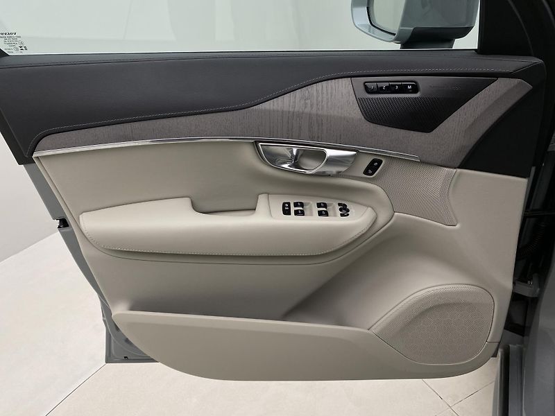 Volvo XC90 B5 AWD BRIGHT PLUS - fotka 7 z 66