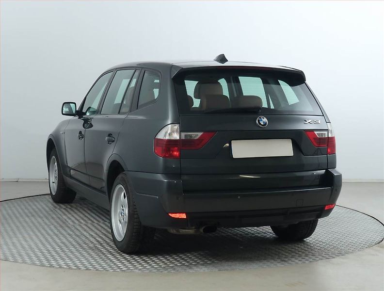 BMW X3 (2008) 2.0d, 4X4, Park. senzory - fotka 4 z 15