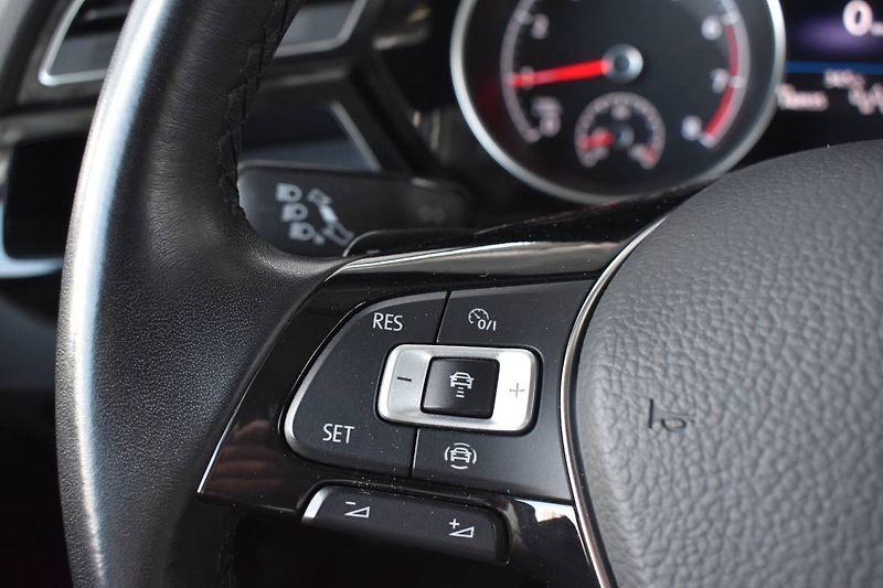 Volkswagen Touran (2022) 1.5TSI 110kW DSG, LED, 7 míst - fotka 12 z 28