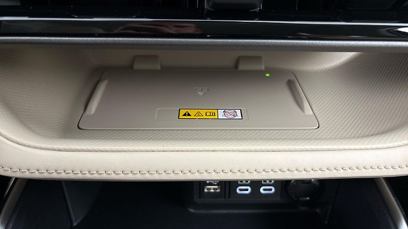 Toyota Highlander 2.5 Hybrid AUT 4x4 Prestige - fotka 23 z 33