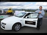 Generální ředitel společnosti LeasePlan Martin Mitterwald se na mosteckém autodromu chystá vyzkoušet kurz hospodárné a ekologické jízdy EcoDrive