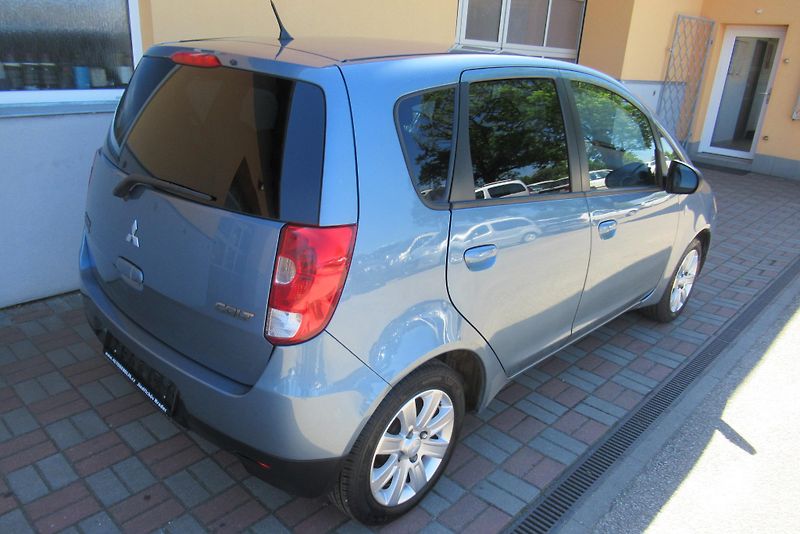 Mitsubishi Colt 1.1i KLIMA SADA ZIMNÍCH KOL - fotka 2 z 18
