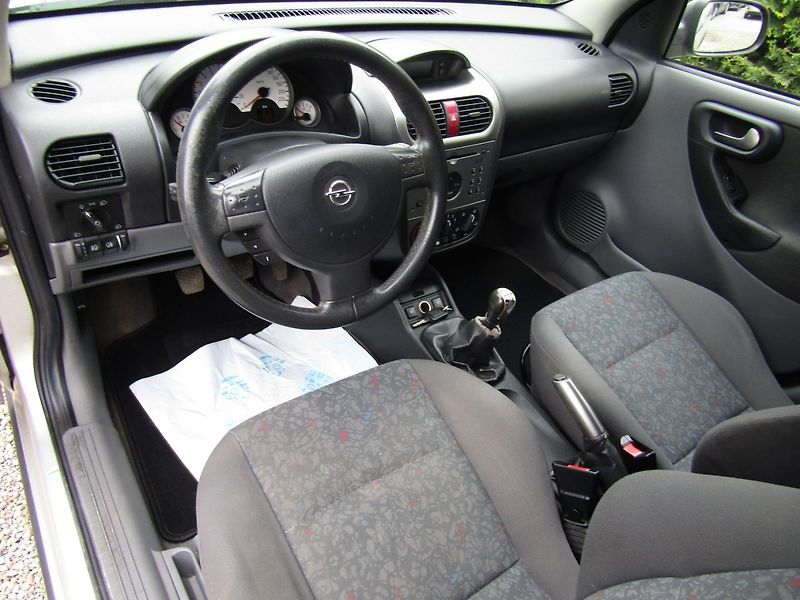 Opel Corsa (2002) GSi 1.8 16VC 92kW - fotka 13 z 38