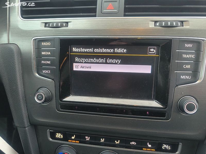 Volkswagen Golf 2.0TDI4X4,VÝBAVA,KRÁSNÝ,SERVIS - fotka 17 z 49