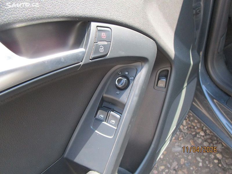 Audi A5 2,0T-132KW-NOVÁ STK+AUTOMAT - fotka 16 z 32