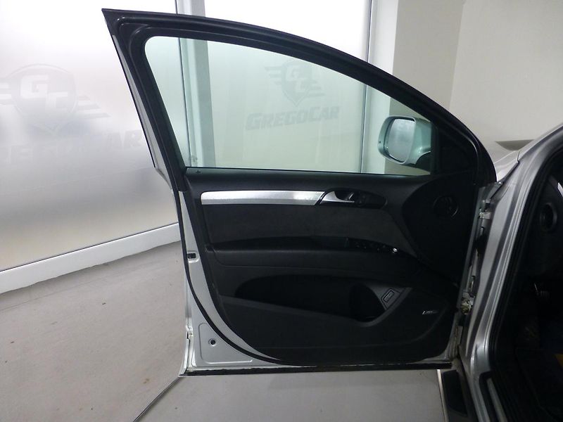 Audi Q7 (2010) 3,0TDI*XENONY**NAVI**VZDUCH** - fotka 9 z 28