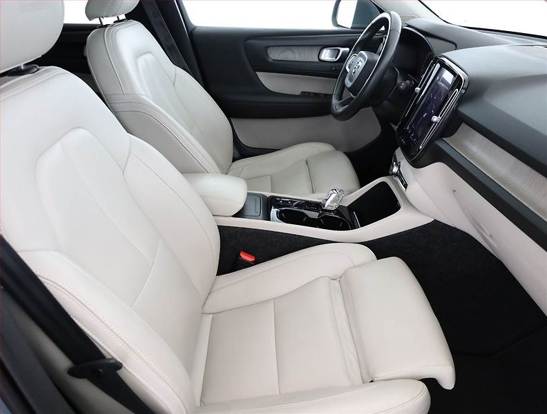 Volvo XC40 (2019) Inscription D3, Automat, Kůže - fotka 7 z 21