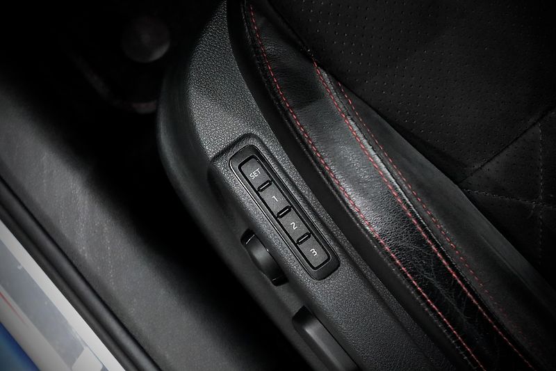 Škoda Octavia 3 FL Combi 2.0 TSI 169 kW RS - fotka 13 z 39
